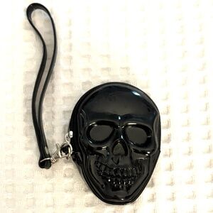 3 / $30 ⚡️ Skull Head Zippered Wristlet